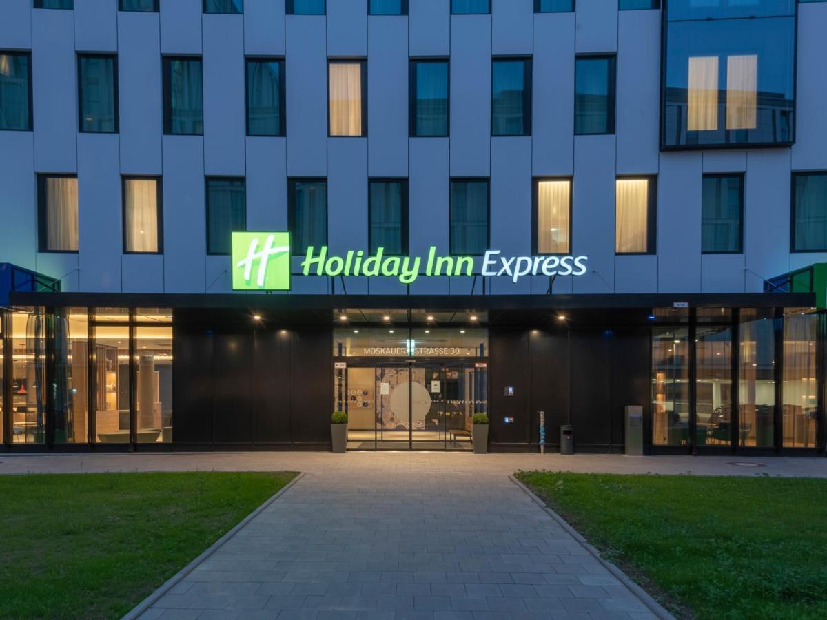 Holiday Inn Express Düsseldorf - Hauptbahnhof, an IHG Hotel Exterior foto